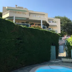 superbe-studio-parking-piscine.fr-provencehotel.com/